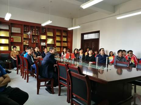 说明: C:\Users\yxy\Desktop\药学院组织师生收看庆祝中华人民共和国成立70周年大会2019.10.1\微信图片_201910011127516.jpg