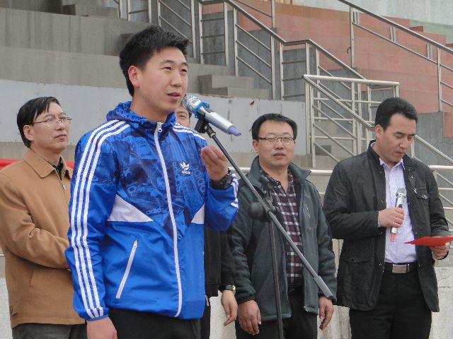 裁判员代表刘宇哲宣誓