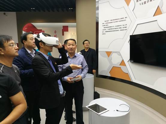 说明: C:\Users\yxy\Desktop\主题教育\参观学校廉政展厅2019.9.25\微信图片_2019092711212328.jpg