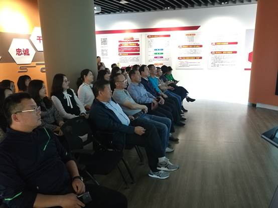 说明: C:\Users\yxy\Desktop\主题教育\参观学校廉政展厅2019.9.25\微信图片_201909271121231.jpg