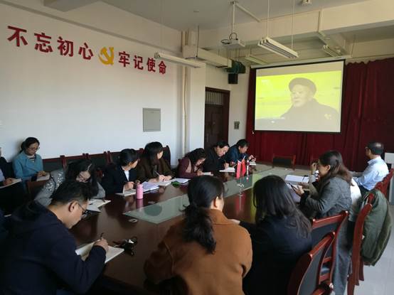 说明: C:\Users\yxy\Desktop\2019.10.31组织观看榜样4\微信图片_201911041359448.jpg